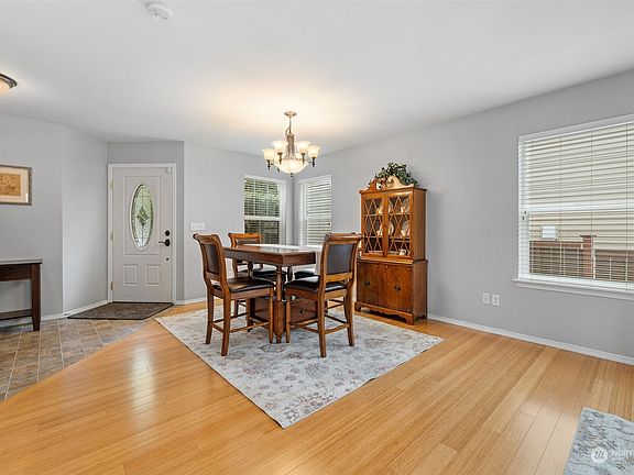 4th image of 9927 195th Avenue E