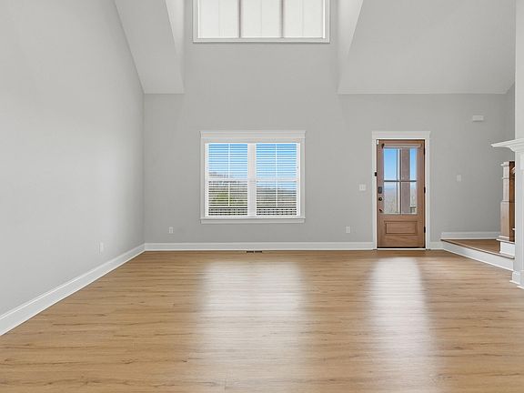 5th image of 315 Windy Hill Dr