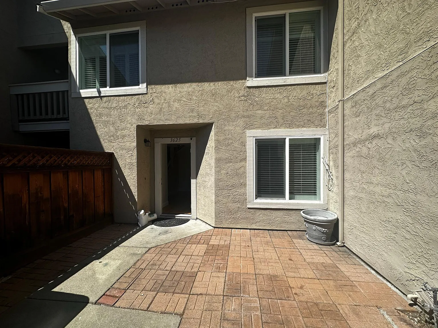 3 bed, 2.5 bath, 1386 sqft, $3,950 — Photo 2