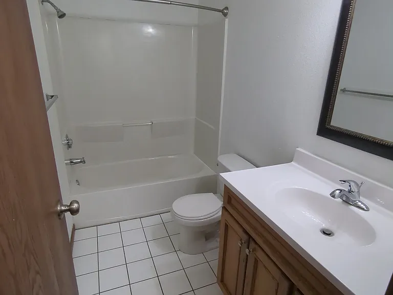 Regency East Apartments — Photo 18