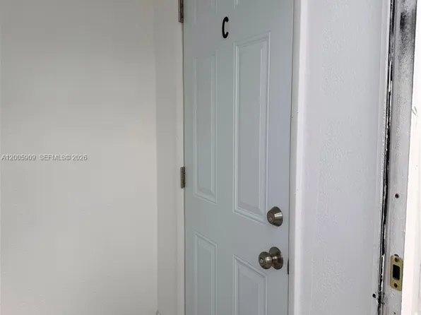 6613 Evergreen Dr, Hollywood, FL