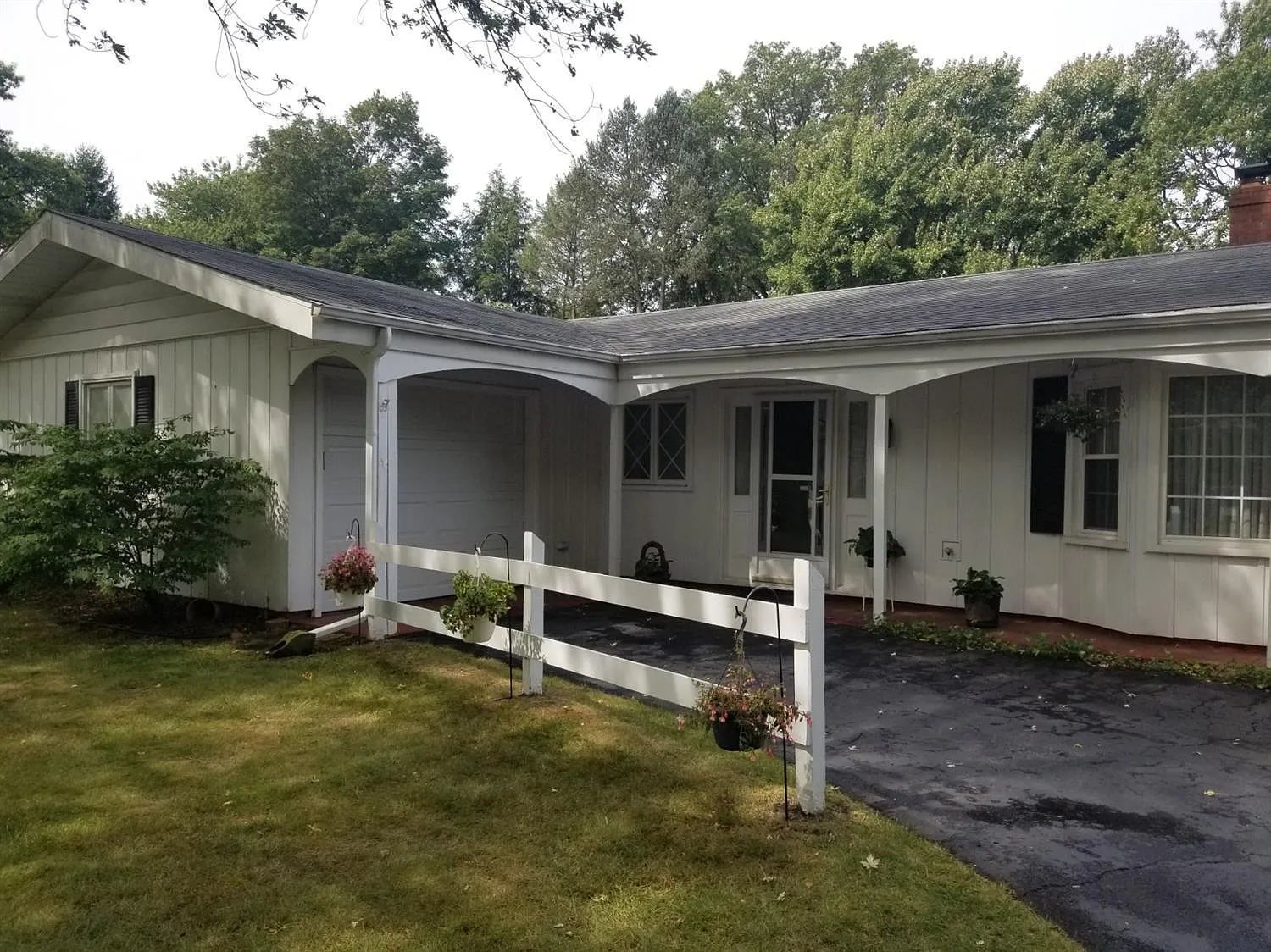 2919 Maple St photo 1