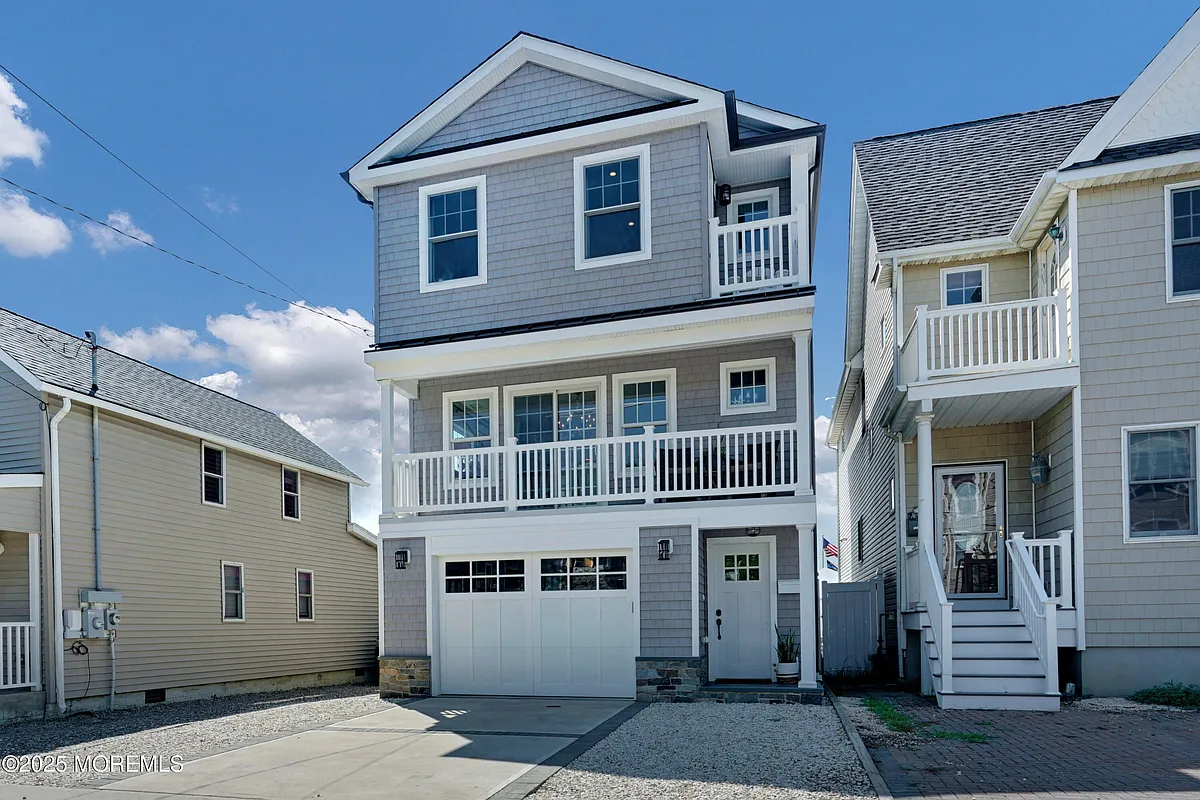 Building Photo - 229 1st Ave