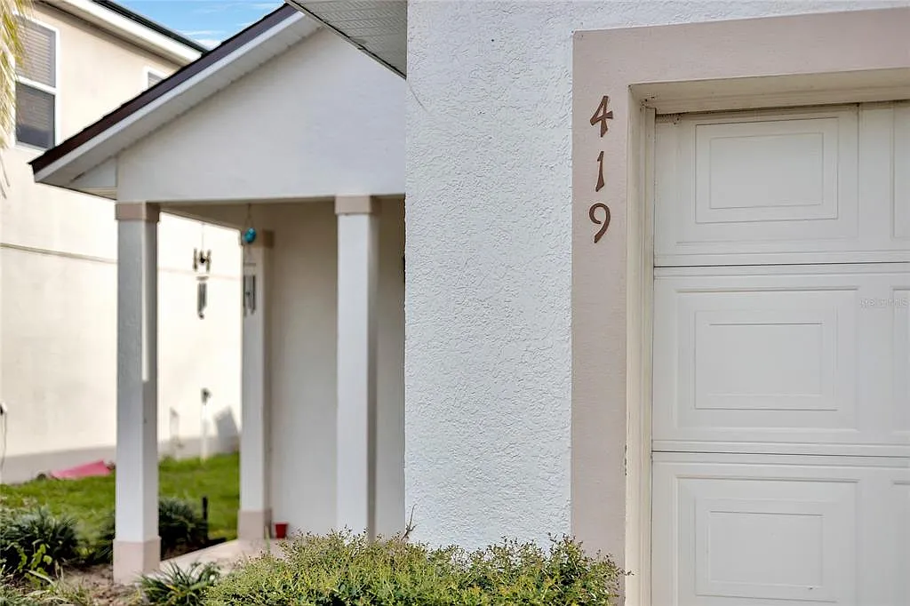 3 bed, 2.0 bath, 1230 sqft, $2,400 — Photo 4