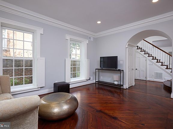 2nd image of 608 S Saint Asaph St