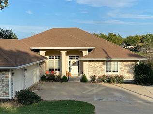 3636 SE Tomahawk Dr, Tecumseh, KS 66542