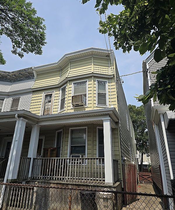 1st image of 10441 92nd Ave