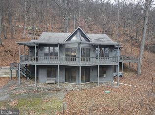 579 Bobcat Dr, Berkeley Springs, WV 25411