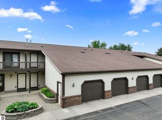 225 Wildwood Dr, Cadillac, MI 49601