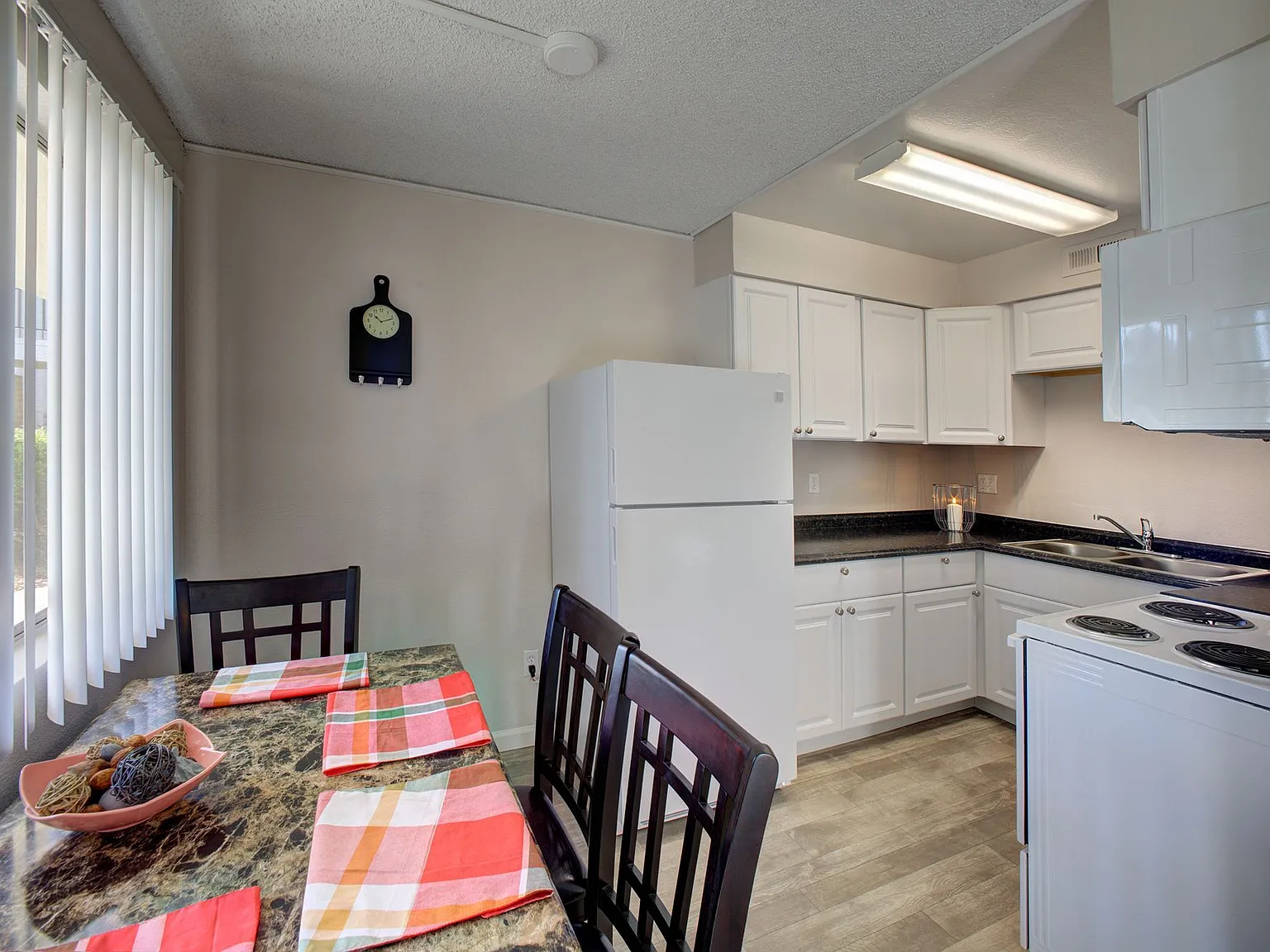 Fair Oaks Apartments — Photo 3