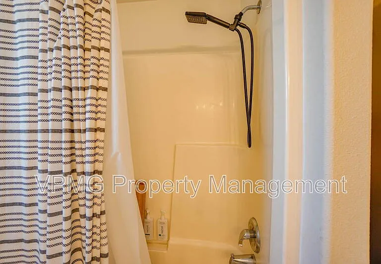 911 NW 148th St — Photo 39