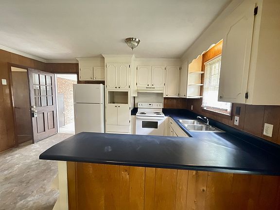 5th image of 210 Burdine Dr