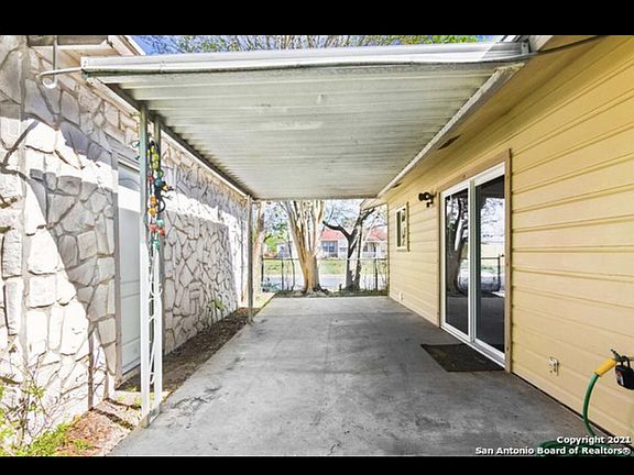 5th image of 3003 Holly Hill Dr