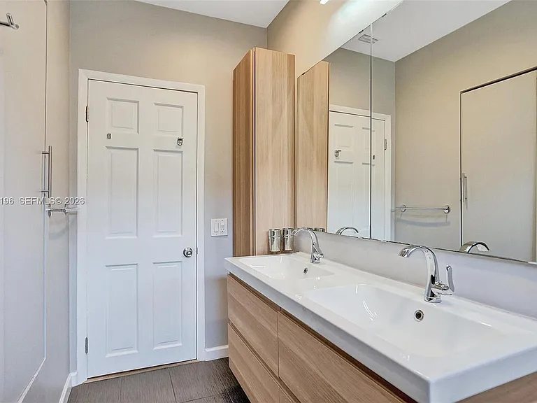 9040 Carlyle Ave — Photo 16