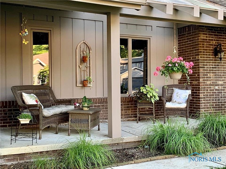 2374 Saint James Woods Blvd, Toledo, OH 43617 Zillow