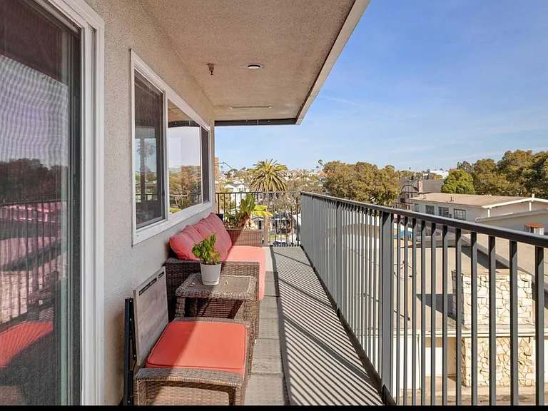 230 S Catalina Ave #301 — Photo 30