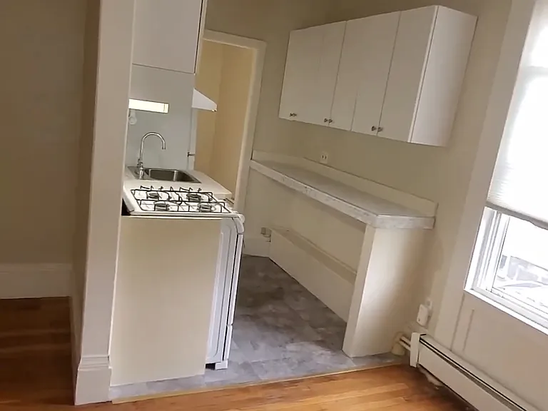 47 Railroad Ave #2R — Photo 2