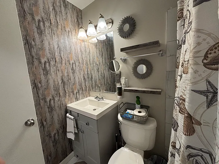 8208 Keeler St — Photo 18