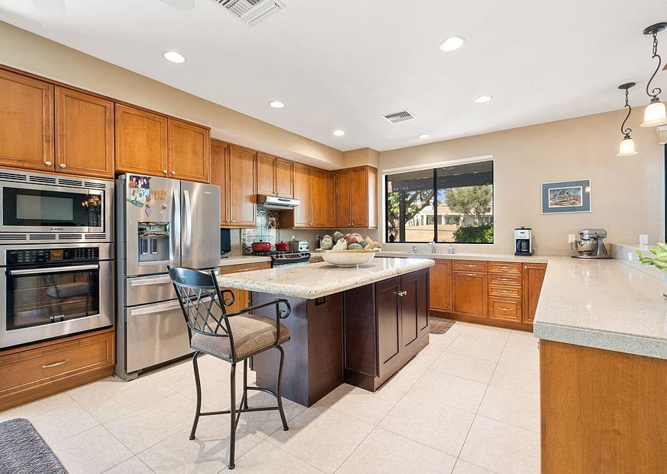1st image of 73261 Mariposa Dr