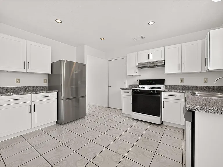 8202 Worthington Dr — Photo 16