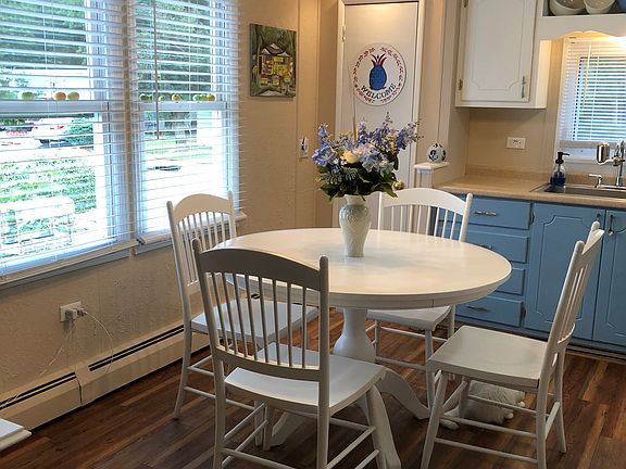 Eat-in Kitchen
