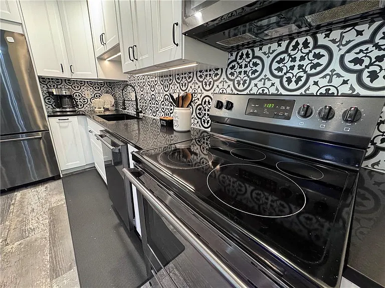 3412 Essex Ave #111 — Photo 6