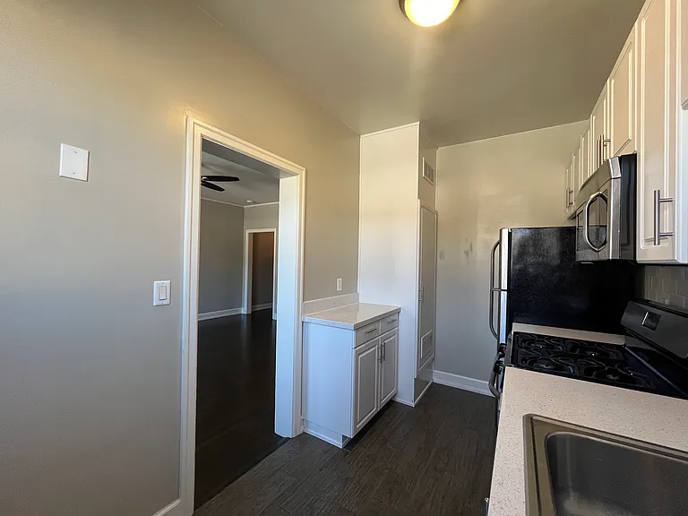 1349 N Hill Ave #9 — Photo 7