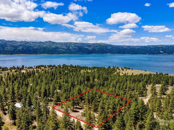 1497 Pine Ridge Dr, Cascade, ID 83611