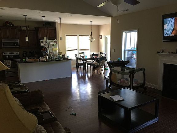 Lvng rm, dining rm, kitchen 