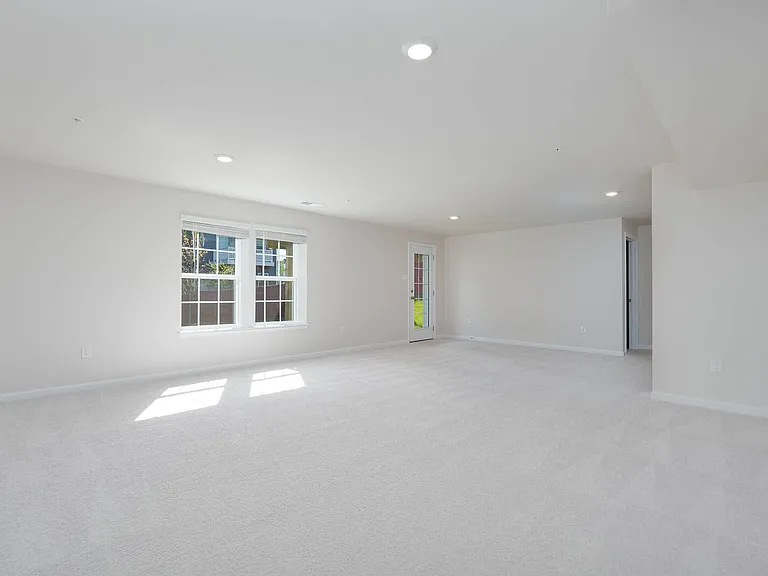 2085 Pomona Way — Photo 15