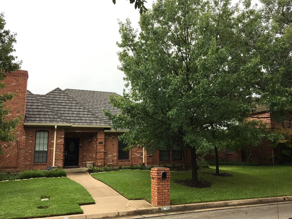 4 bed, 2395 sqft, $3,199 — Photo 2