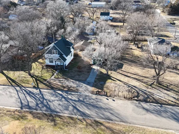 213 N East St, Mankato, KS 66956