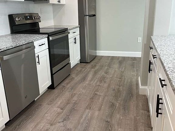 3rd image of 33 Jackson Ave #1R