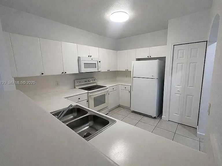 3 bed, 2.5 bath, 1450 sqft, $2,800 — Photo 2