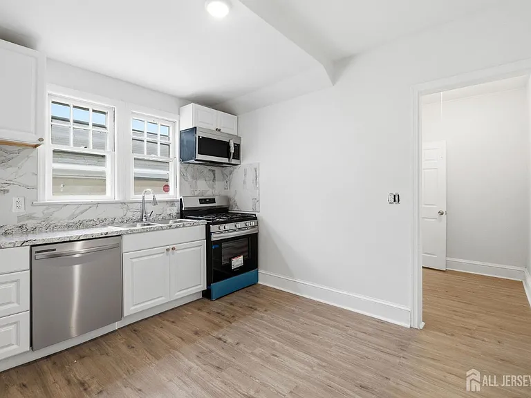 30 W Somerset St #2B — Photo 8
