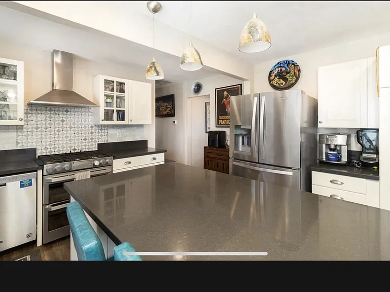 2840 Olive St — Photo 8