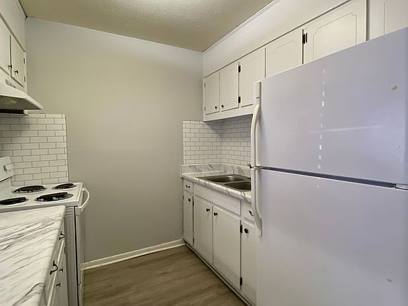 4th image of 301 E Choccolocco St APT 1