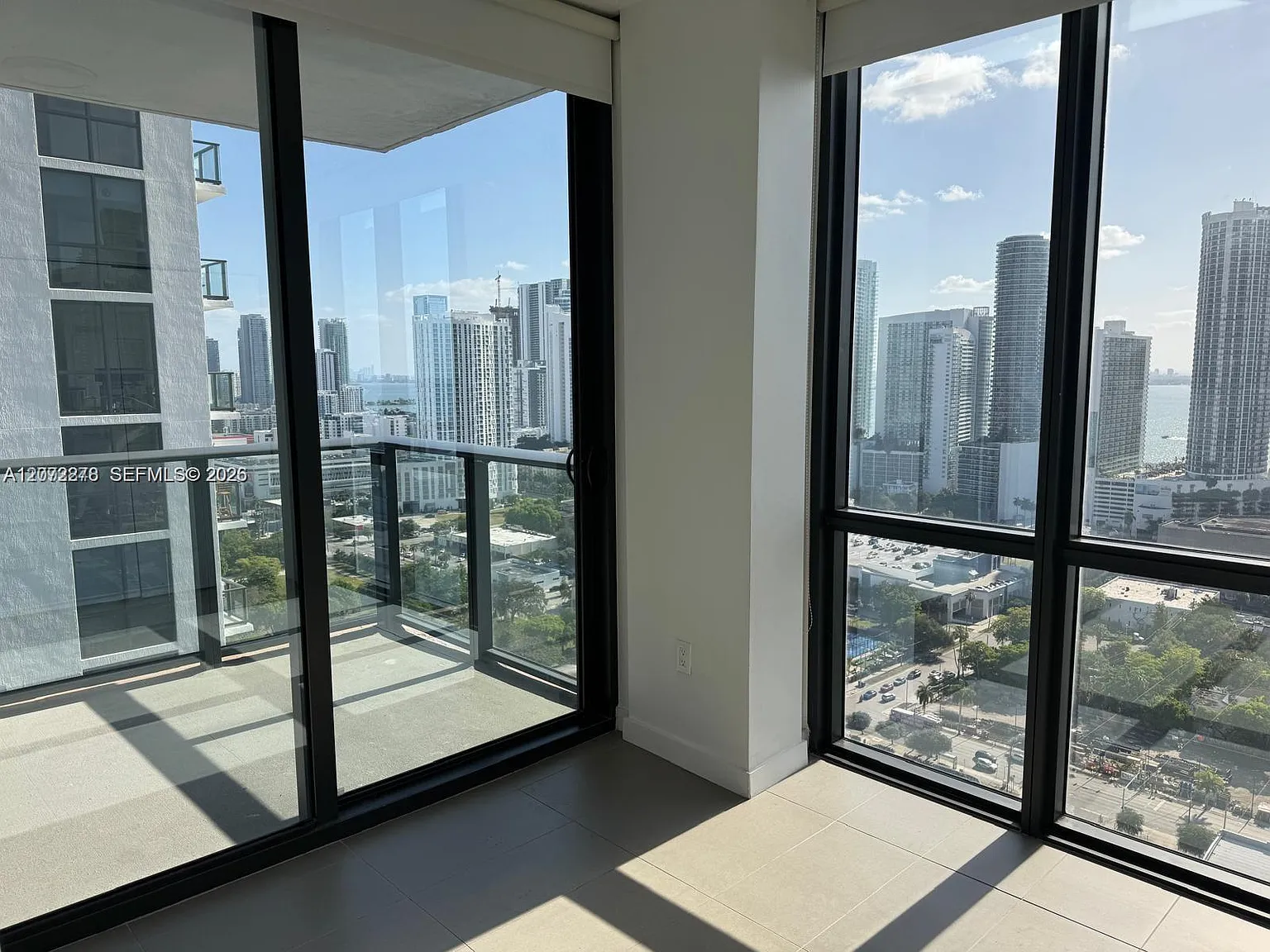 Canvas Condo — Photo 1
