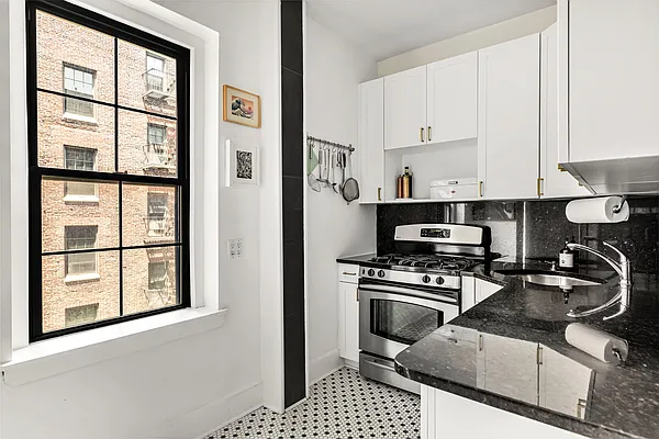 Sold by Sotheby's International Realty | media 15