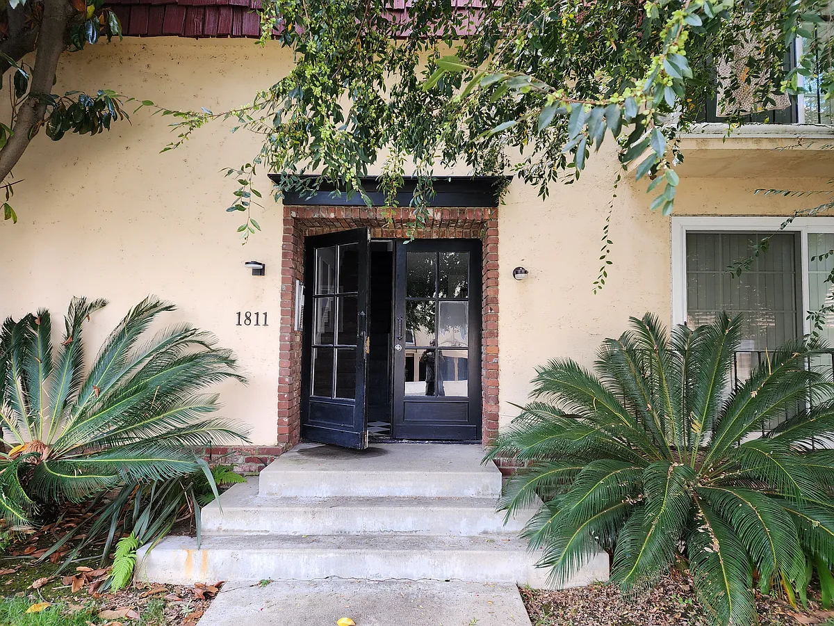 Building Photo - 1811 Parnell Ave #10