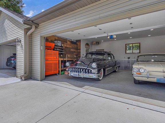 3rd image of 2314 N 36th Pl