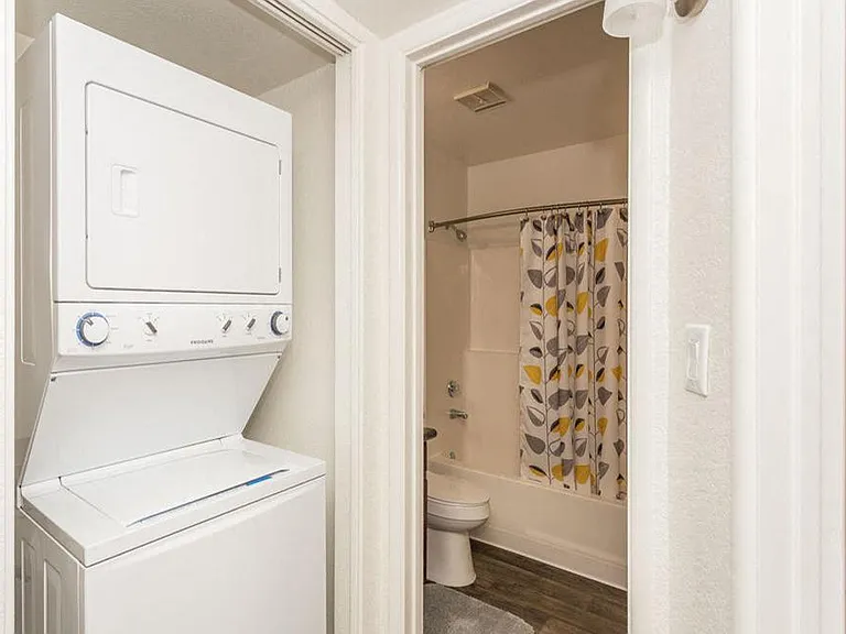 Butterfield Apartments — Photo 9