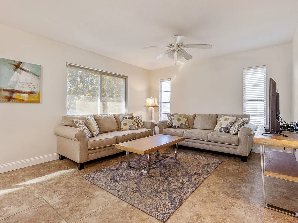 427 Bellini Cir #1-ID1590857P