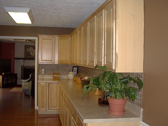 Kitchen opens to FR