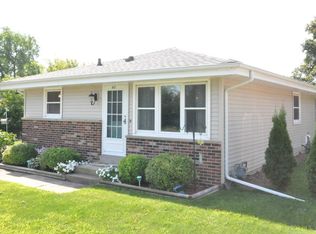 621 Van Buren Ave, Hartford, WI 53027