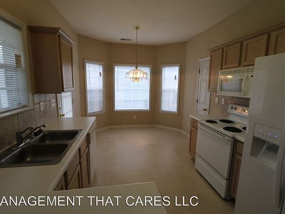 4th image of 945 Nesting Wood Cres W