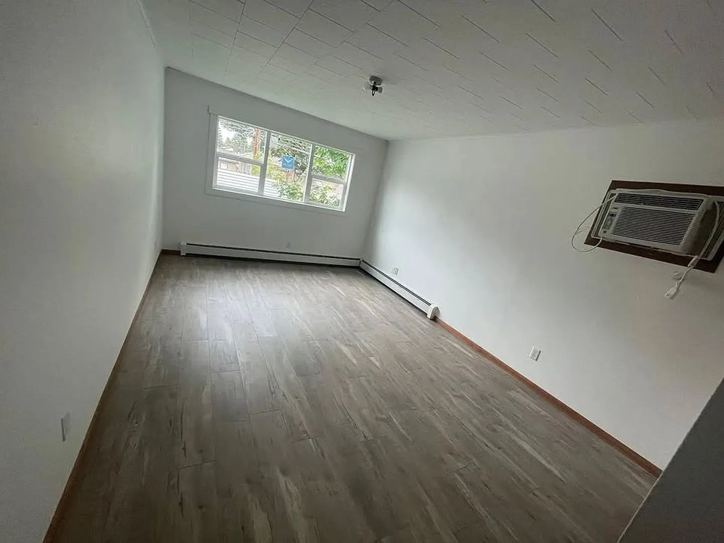 1104 Summit Blvd — Photo 2