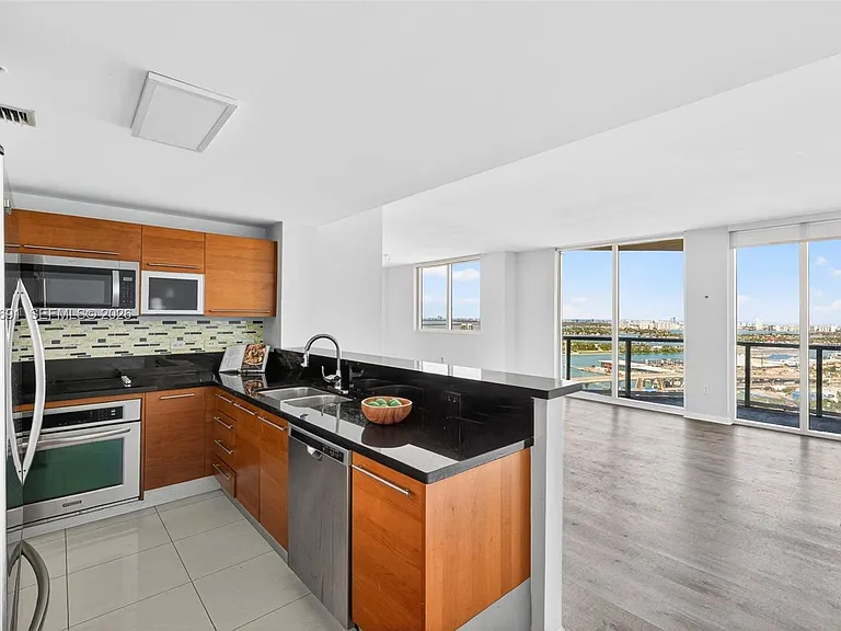 244 Biscayne Blvd #3702 — Photo 3