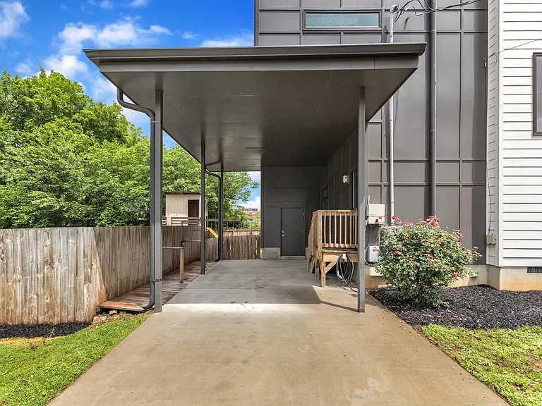 304 S Tarboro St — Photo 3