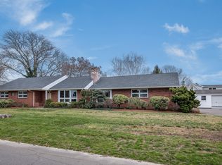 35 W Wharf Rd, Madison, CT 06443